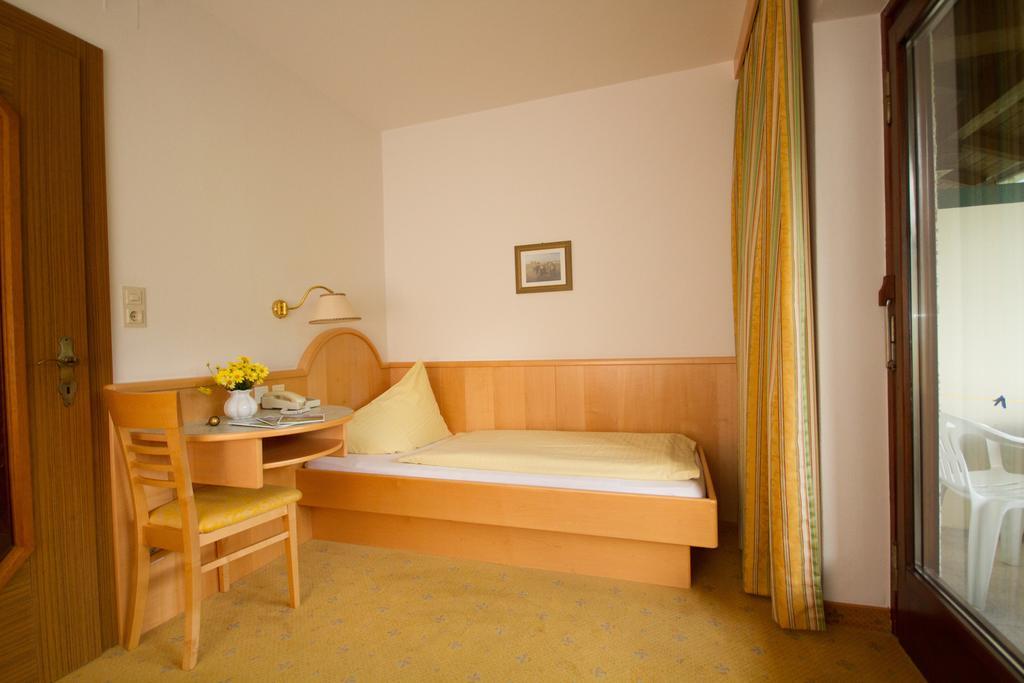 Hotel Garni Sonnblick باد كلينكيرشهايم الغرفة الصورة